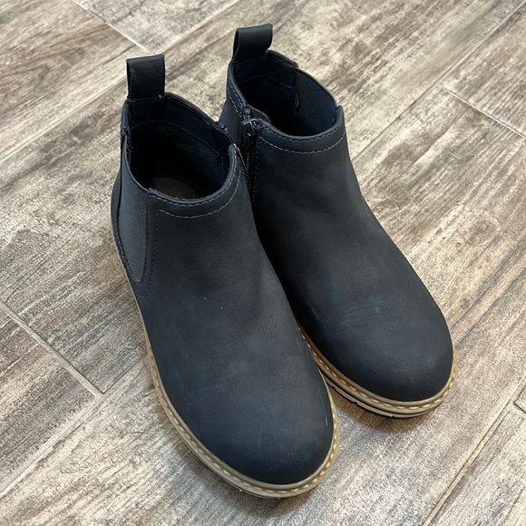 Nordstrom Girls Navy Water Resistant booties